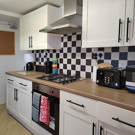 Granville 5Br Townhouse - Ideal For Groups, Families Or Contractors By Suitely Челтнъм Екстериор снимка