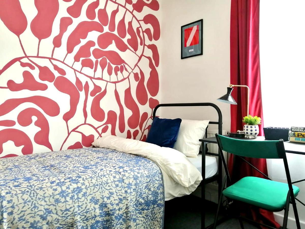 Granville 5Br Townhouse - Ideal For Groups, Families Or Contractors By Suitely Челтнъм Екстериор снимка