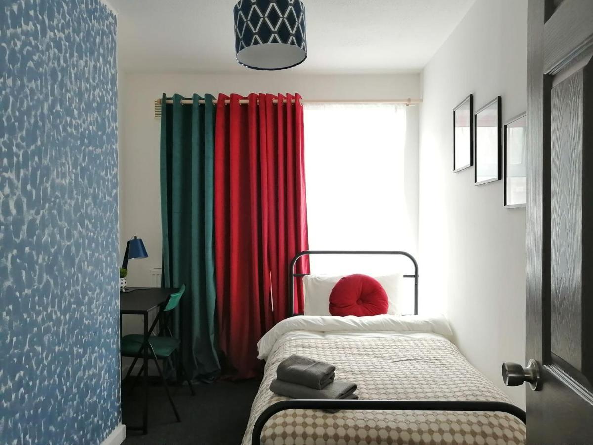 Granville 5Br Townhouse - Ideal For Groups, Families Or Contractors By Suitely Челтнъм Екстериор снимка