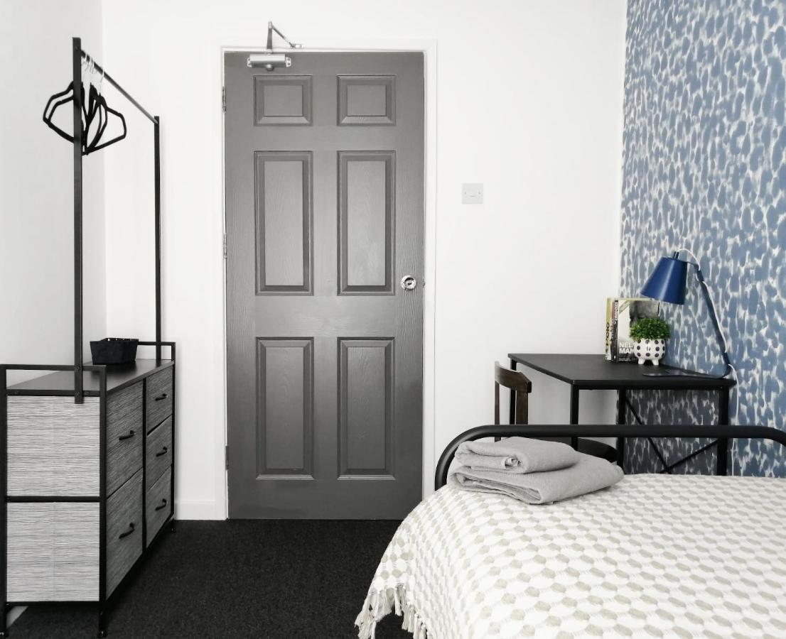 Granville 5Br Townhouse - Ideal For Groups, Families Or Contractors By Suitely Челтнъм Екстериор снимка